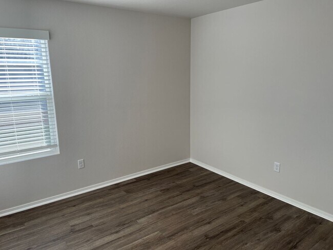 Building Photo - Now Pre-Leasing — Charming 3 Bed, 2 Bath Home in Siloam Springs!