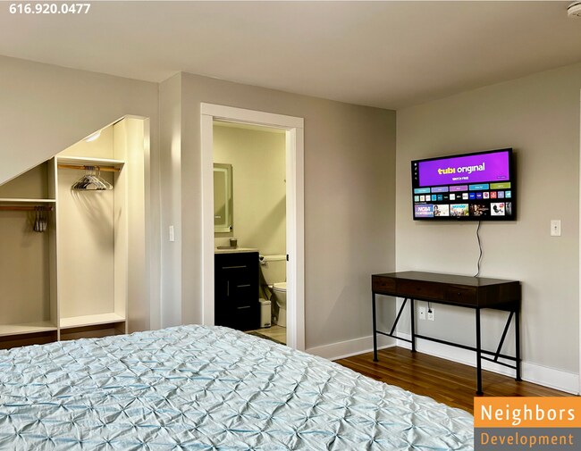 Building Photo - 927 Arianna St NW