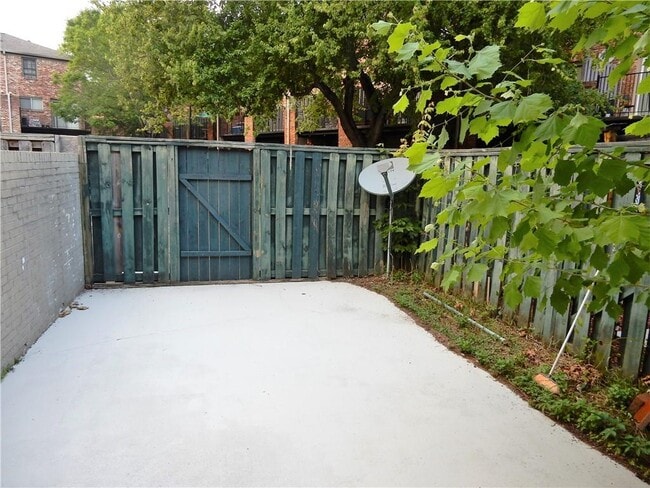 Building Photo - 3089 Colonial Way