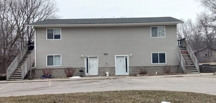 Building Photo - Large Upstairs 2 Bedroom in Faribault