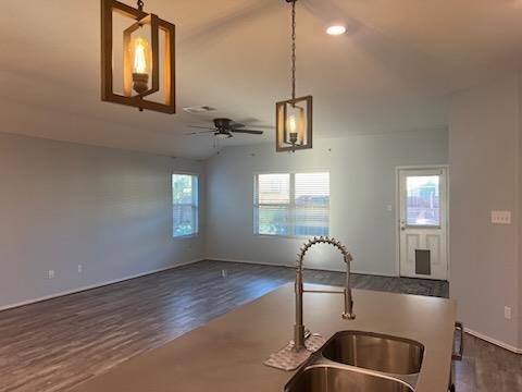 Building Photo - 424 COSMOS LN