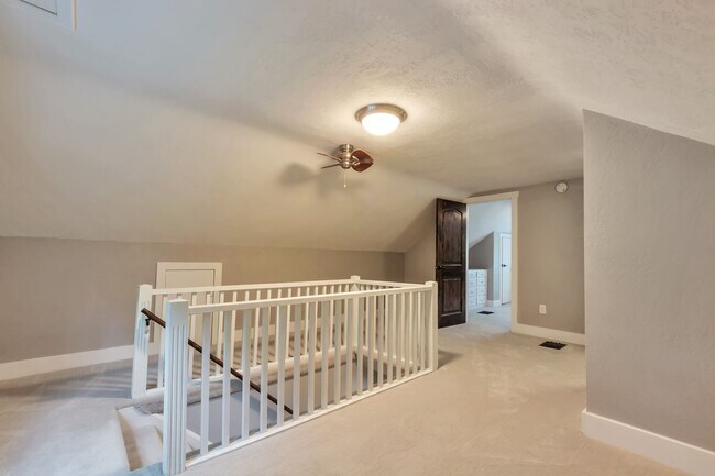 Building Photo - 4858 Viewmont St