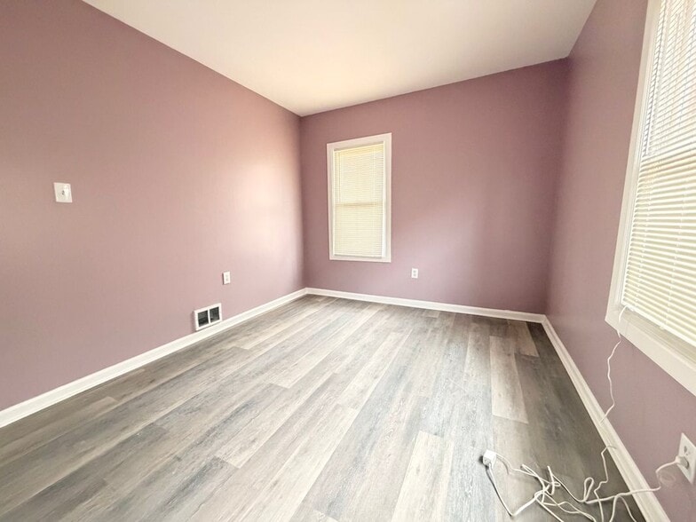 Building Photo - 3259 Cortland St