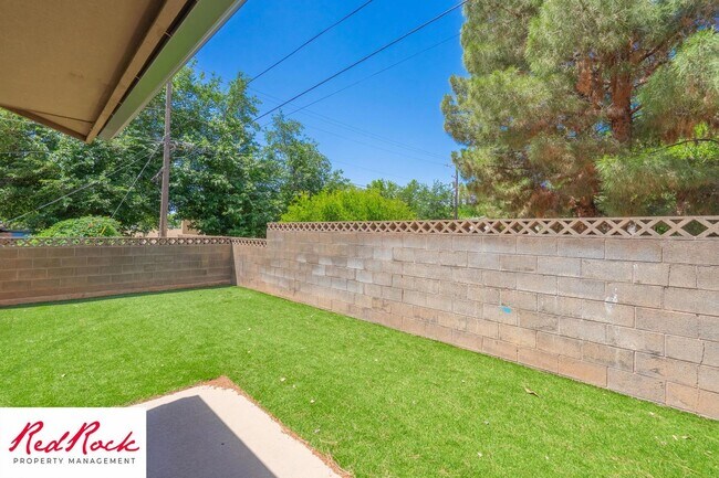 Building Photo - Newly Remodeled 3 Bedroom Townhome. Small ...