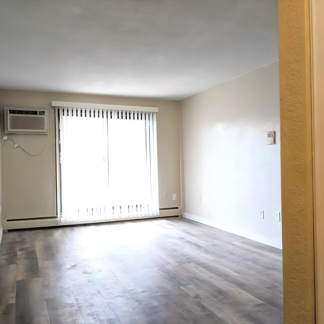 Interior Photo - Magnolia