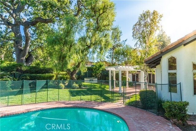 Building Photo - 5054 Encino Ave