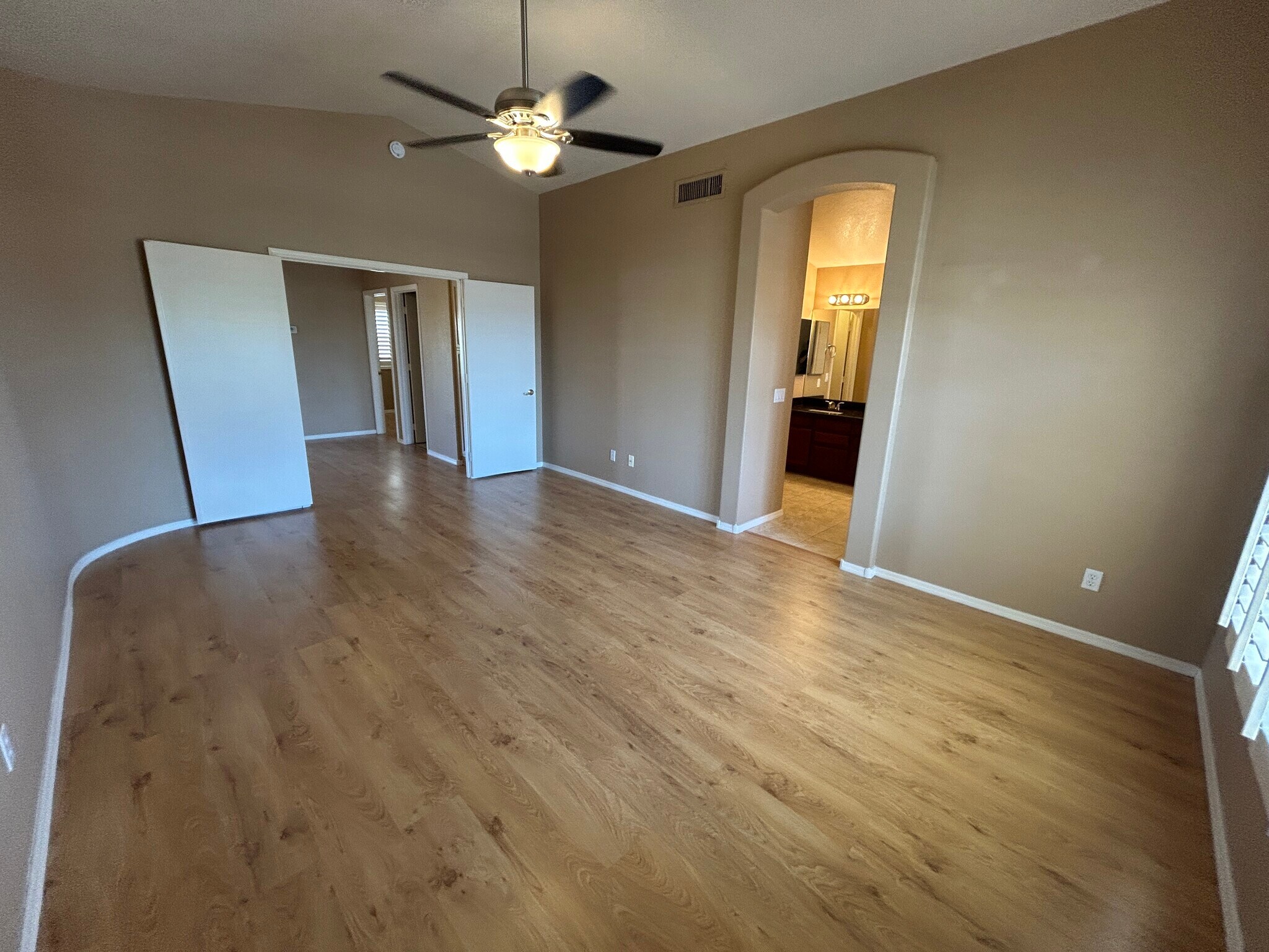 Building Photo - 4334 E Anderson Dr