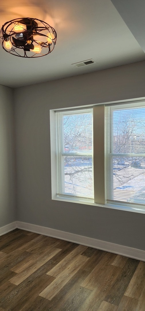 Building Photo - 7556 S Kenwood Ave