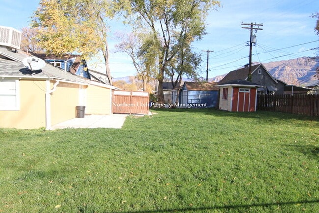 Building Photo - Updated 3 Bed 1 Bath with HVAC