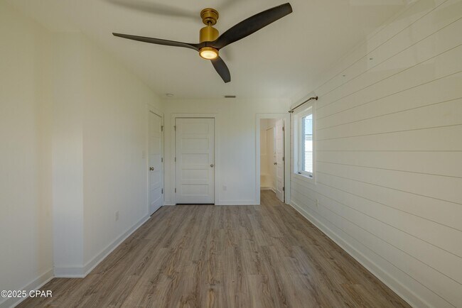 Building Photo - 8504 Tradewinds Dr