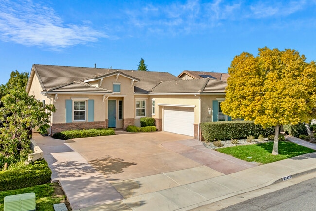 Building Photo - 32421 Meadow Ridge Ln