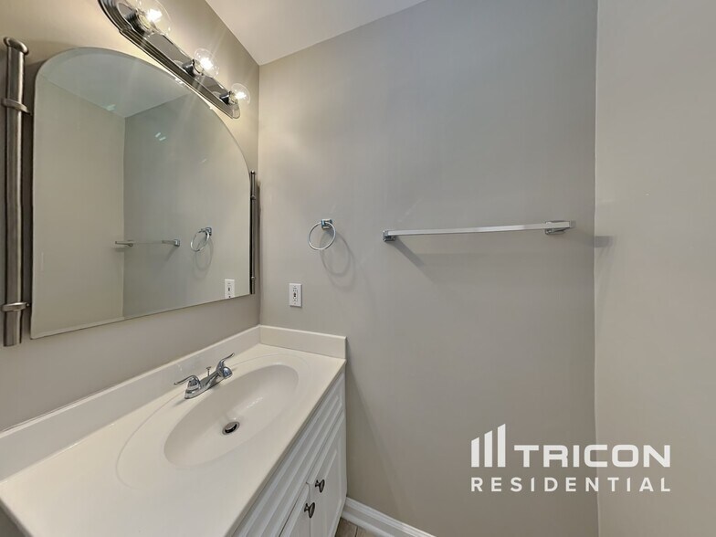 Building Photo - 9260 Carnes Estates Dr