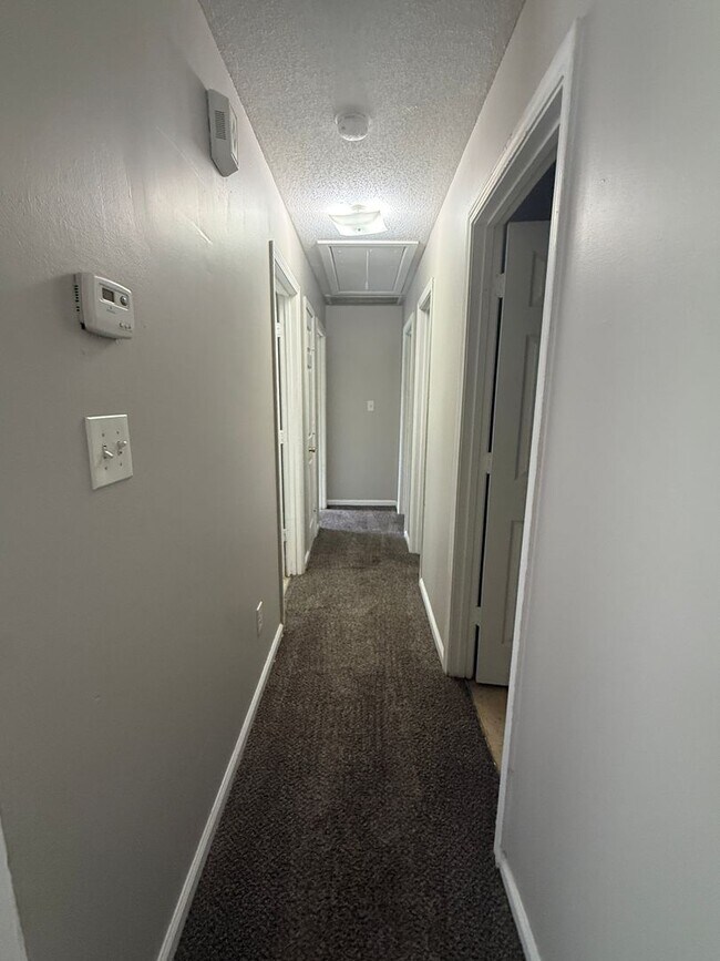 Building Photo - 8127-8127 Carlton Trail NW