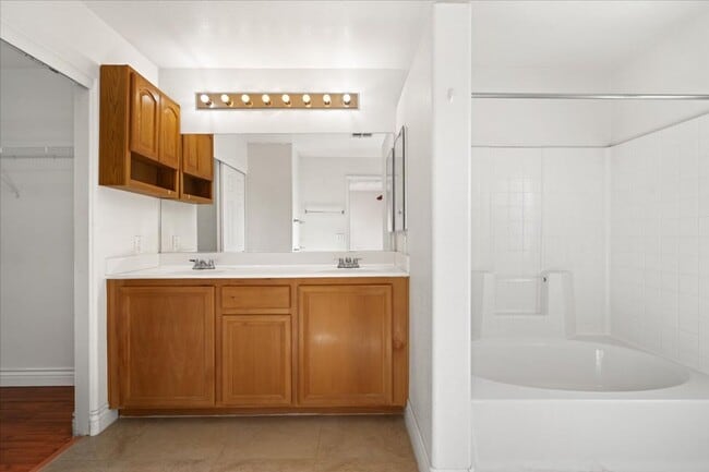 Building Photo - Elegant 3 Bedroom Home with Gourmet Kitchen, Office, & Landscaped Backyard