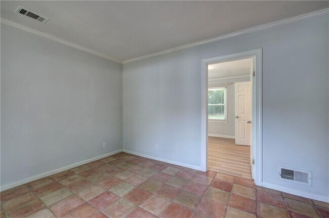 Building Photo - 447 Floyd St SE