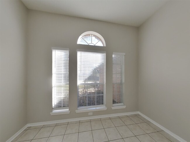 Building Photo - 18707 Singing Woods Dr