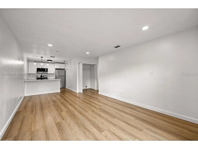 Building Photo - 5305 SE 28th Ln