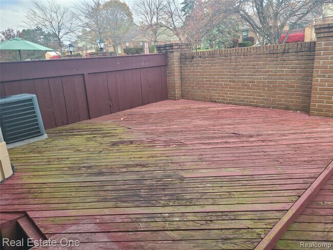 Building Photo - 38872 Country Cir