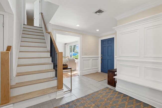 Building Photo - 80 Soundview Dr