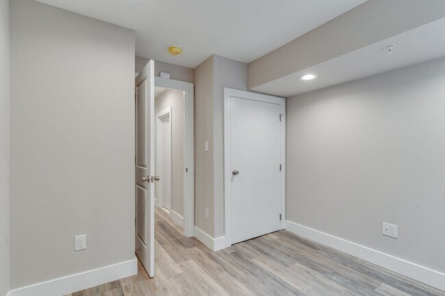 Building Photo - Brand New Luxury Home Brewerytown