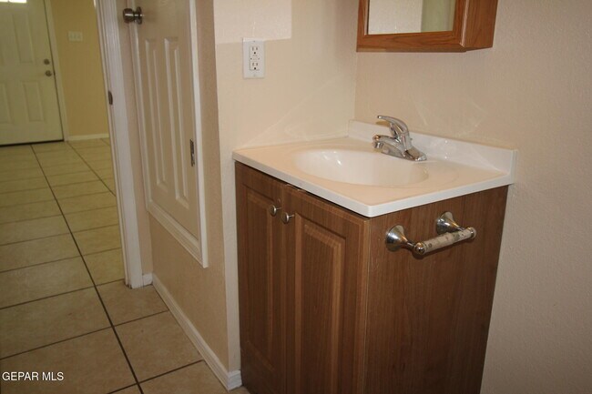 Building Photo - 9145 Begonia Pl