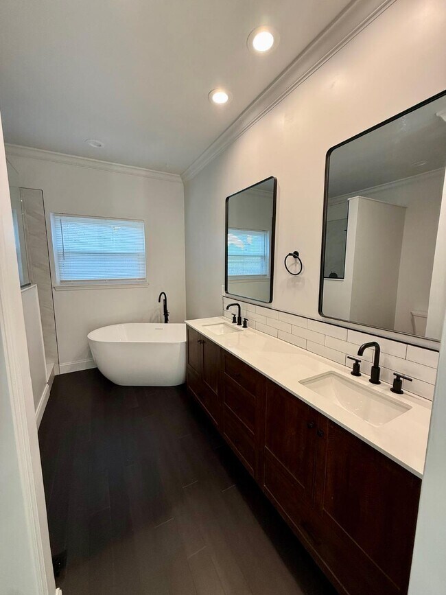 Building Photo - 800 Palomino Ln