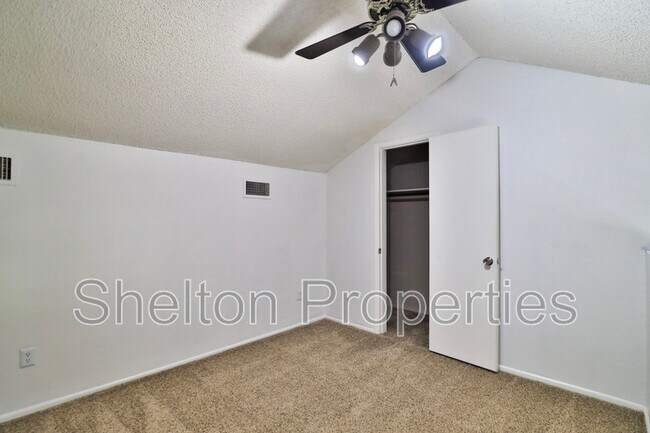 Building Photo - 30 E Brown Rd