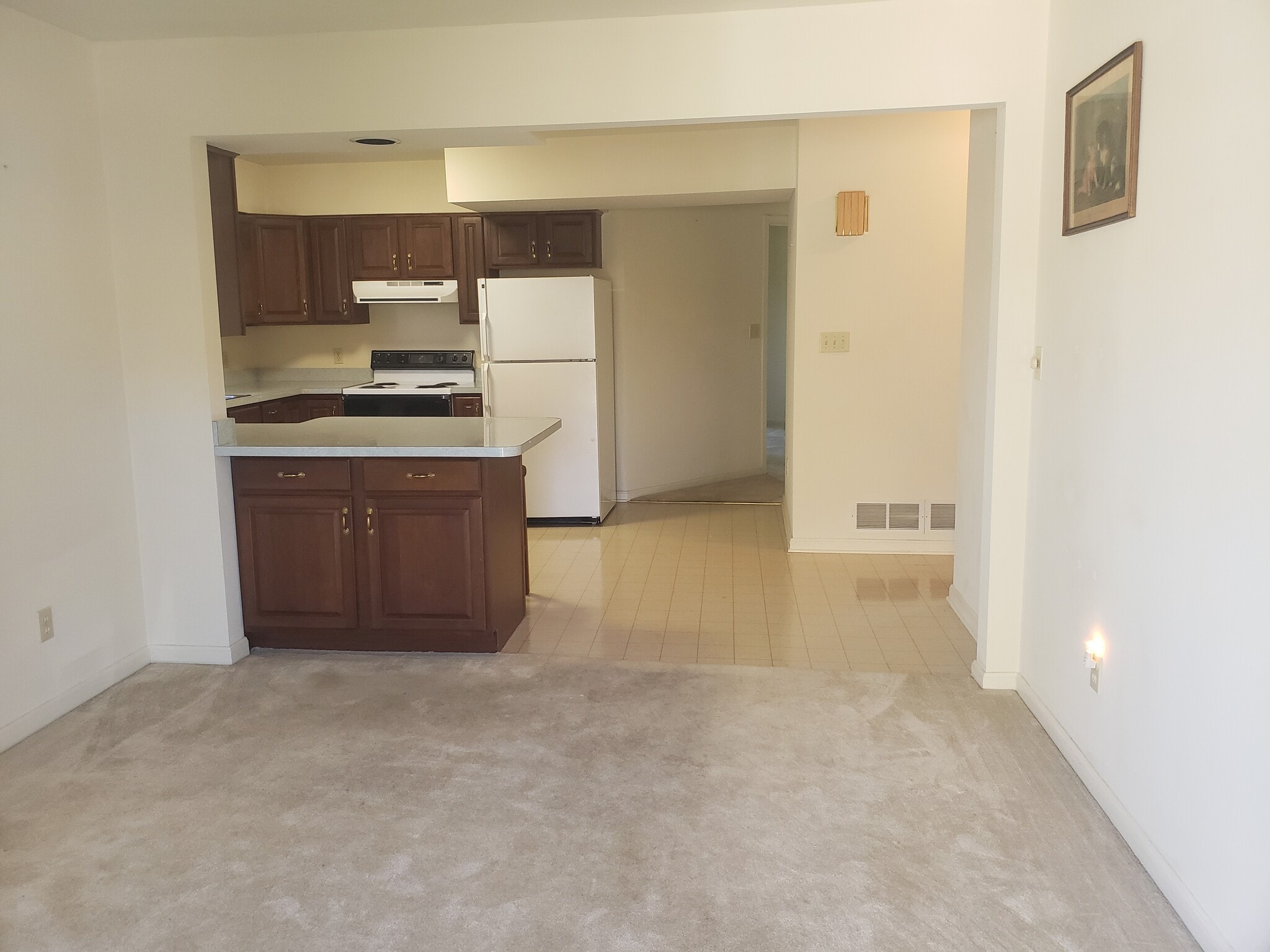 Building Photo - 10 Brookline Ct