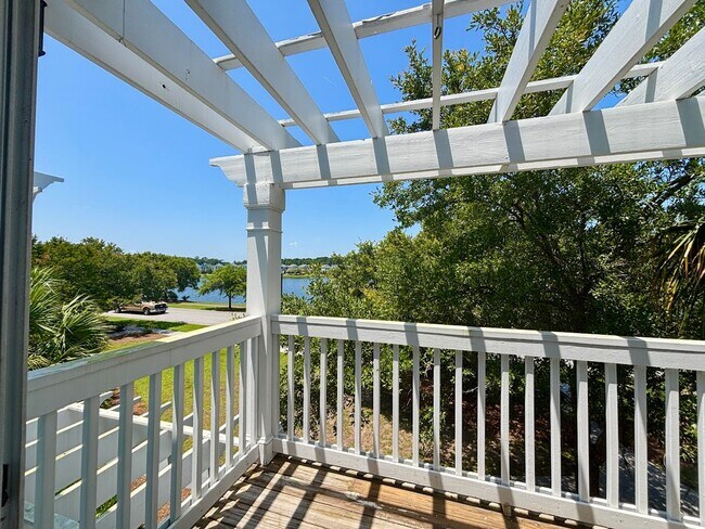 Building Photo - Beautiful 3-Bedroom, 3.5-Bath Townhome in ...
