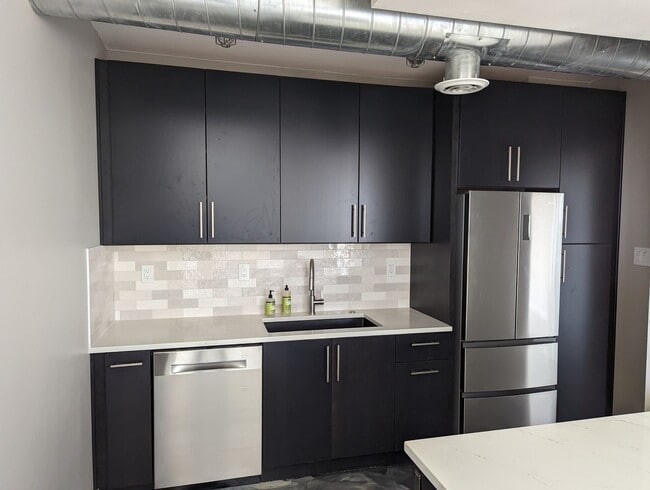 Building Photo - Executive Towers Condo Available for Rent!