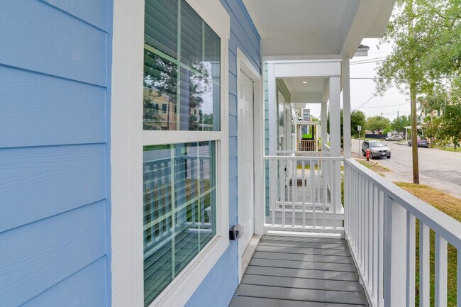 Building Photo - 1206 26th St