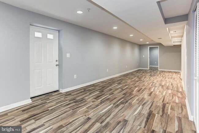 Building Photo - Spacious single family home with full basement