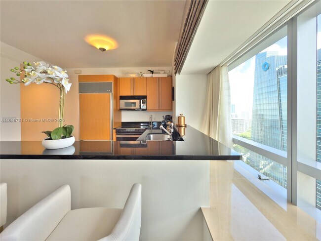 Building Photo - 1435 Brickell Ave