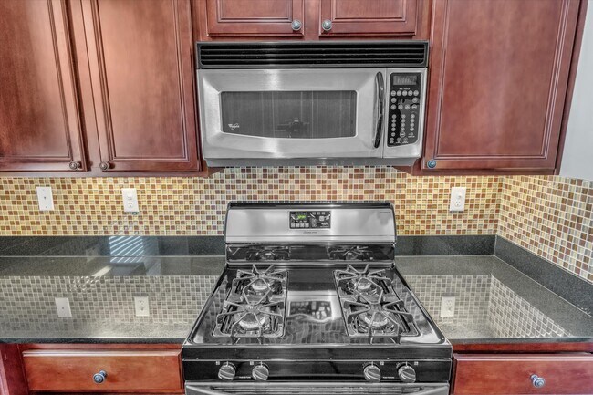 Building Photo - 1715 W 24th St