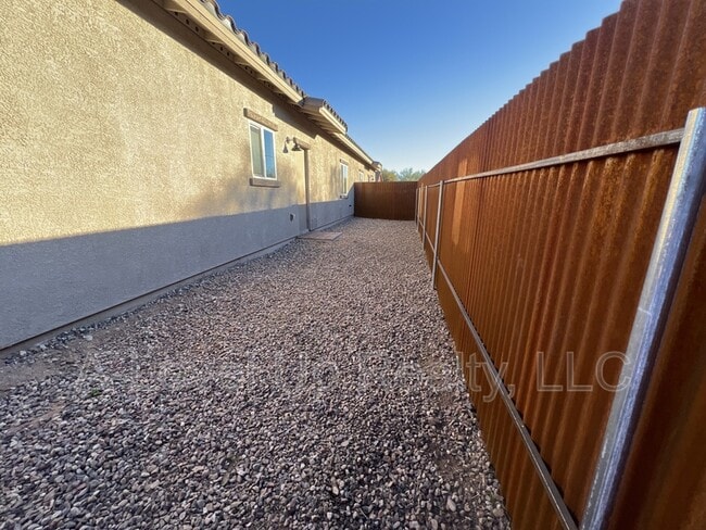 Building Photo - 1506 E 28th St