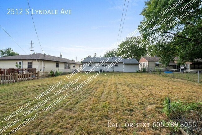 Building Photo - 2512 S Lyndale Ave