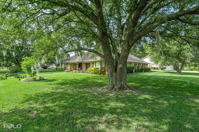 Building Photo - 4 Bedroom 3.5 bath in Greenacres