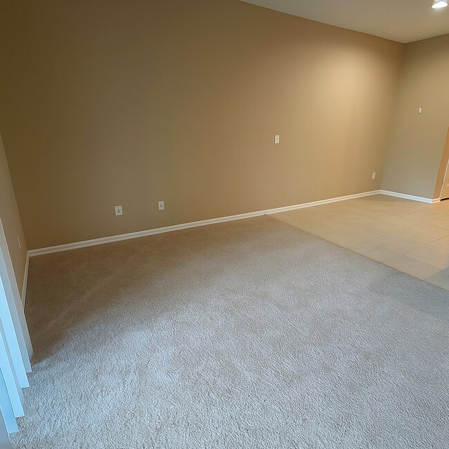 Building Photo - Stunning 3 Bedroom Townhome in Cambridge at Oakleaf Plantation