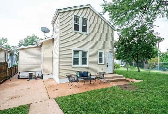 Building Photo - Prime Dogtown Home Near Forest Park w/Fenced Yard