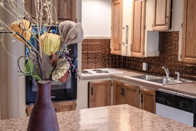 Building Photo - 113 Dell St