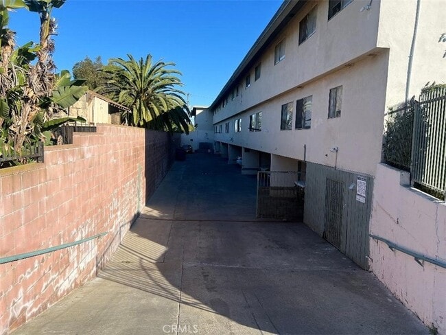 Building Photo - 1451 W 105th St