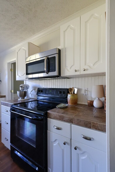 Building Photo - 15 Caitlin Ave