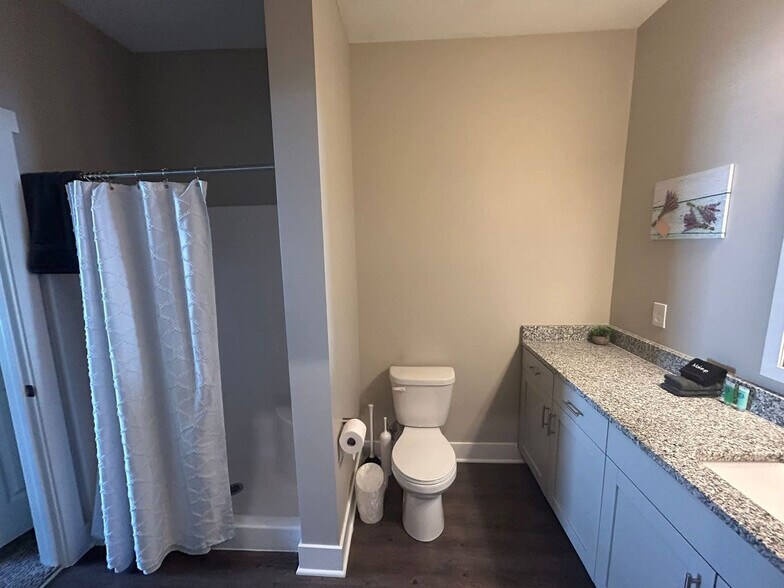 Building Photo - 3939 Pinot Dr