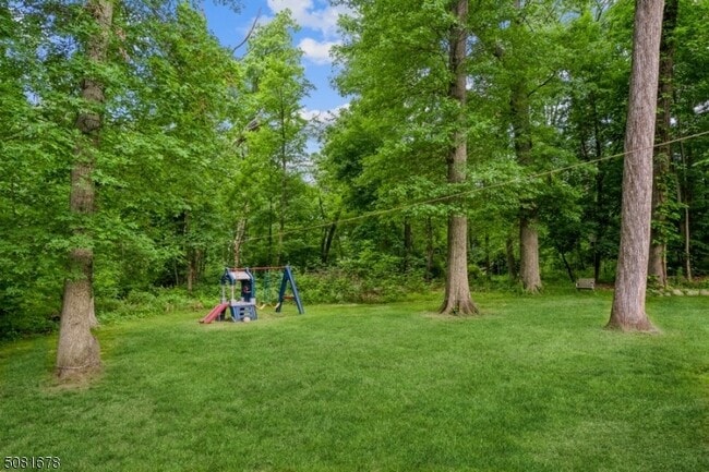 Building Photo - 42 Warren St