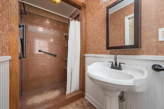 Building Photo - Beautiful Brick Ranch Home in Franklin