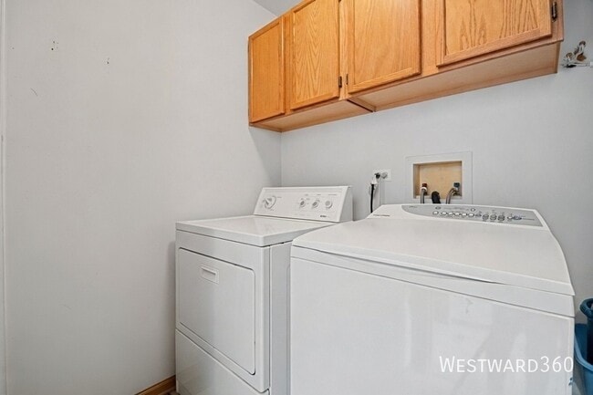 Building Photo - 2511 Sheehan Dr