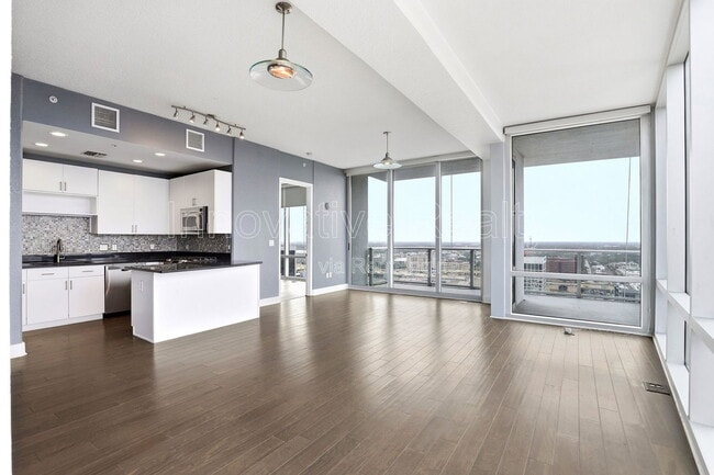 Building Photo - 150 E Robinson St