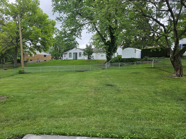 Building Photo - 38 Edenhurst Dr