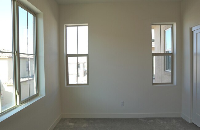 Building Photo - 36016 Franklin Dr