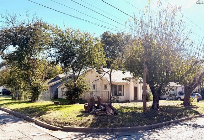 Building Photo - 2213 Bridwell St